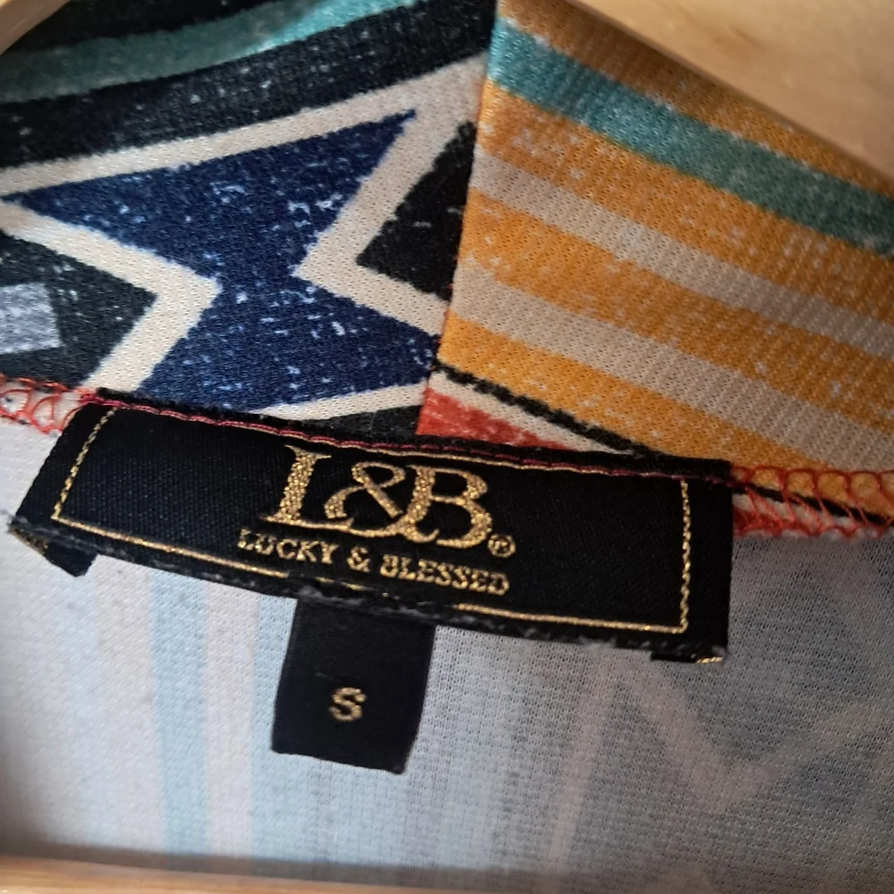 L&B Multicolor Aztec Women's Cardigan - Picture 4 of 11